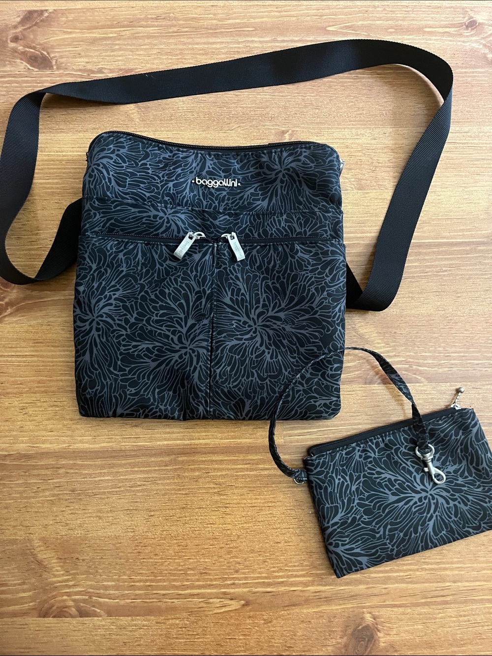 Baggallini  Horizon Crossbody Travel Bag with Detachable Wristlet